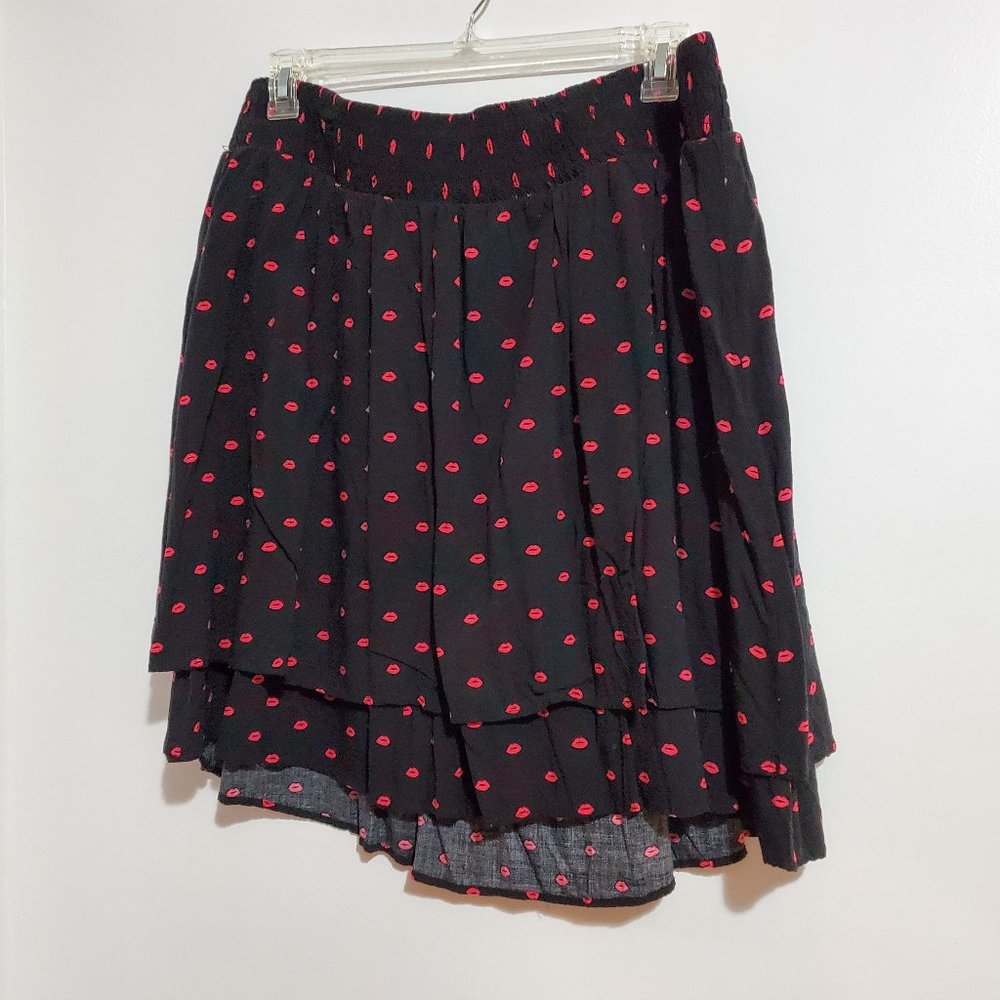 Black and red lips skirt mimid length torrid 2